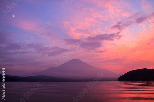 山中湖から夕焼け富士山