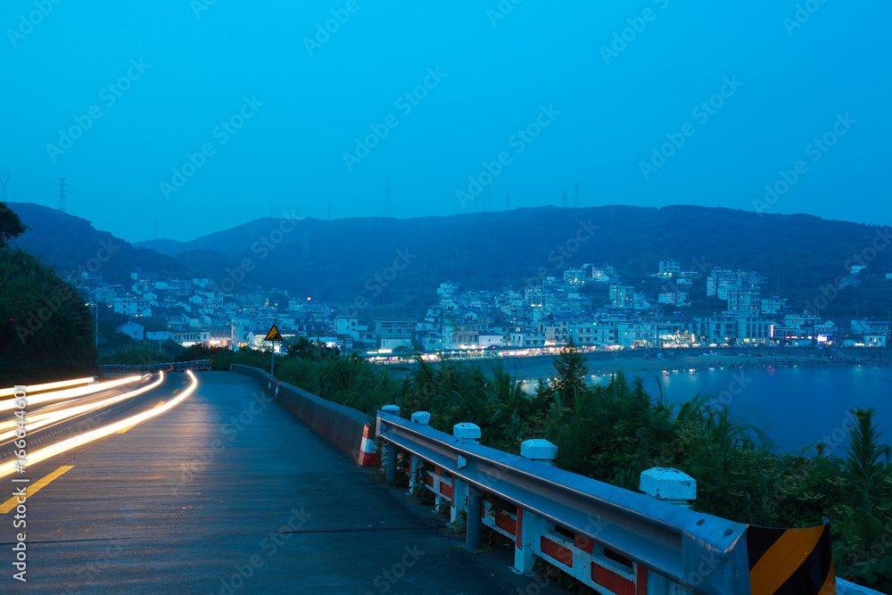 Naklejka premium road at the top of the hill