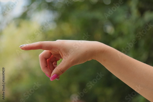Hand indicating © Heber