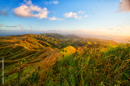 Tableau sur toile The setting sun over the tropical island of Guam from the summit of Mt