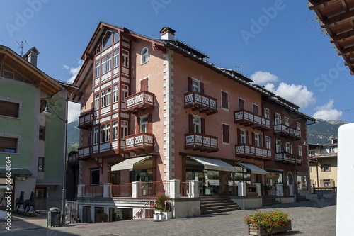 Autumnal corso Italia, the main street in the town centre, Cortina d'Ampezzo, Dolomites, Alps, Veneto,  Italy, Europe