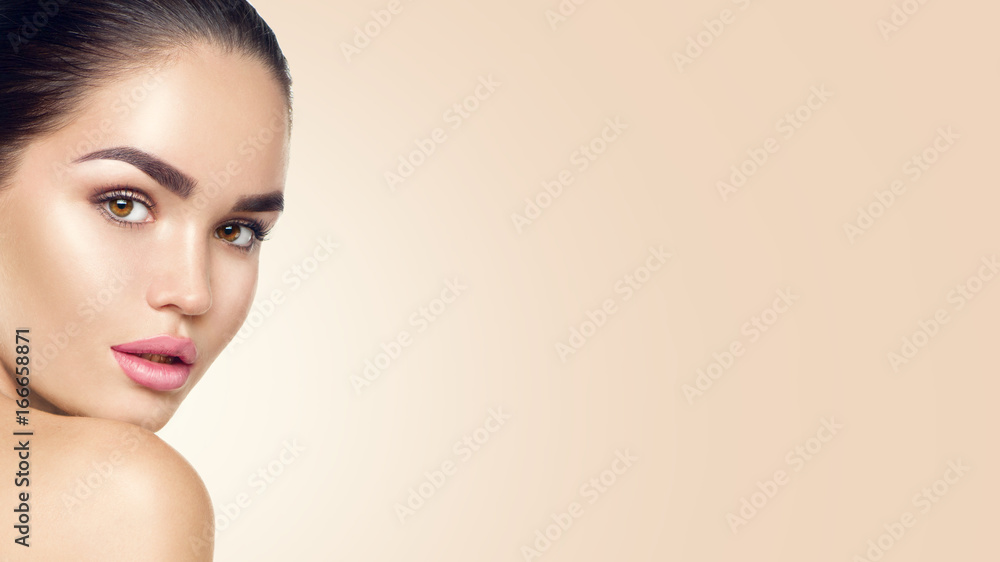 Obraz premium Beauty woman face. Beautiful brunette young model girl with perfect skin. Skincare concept