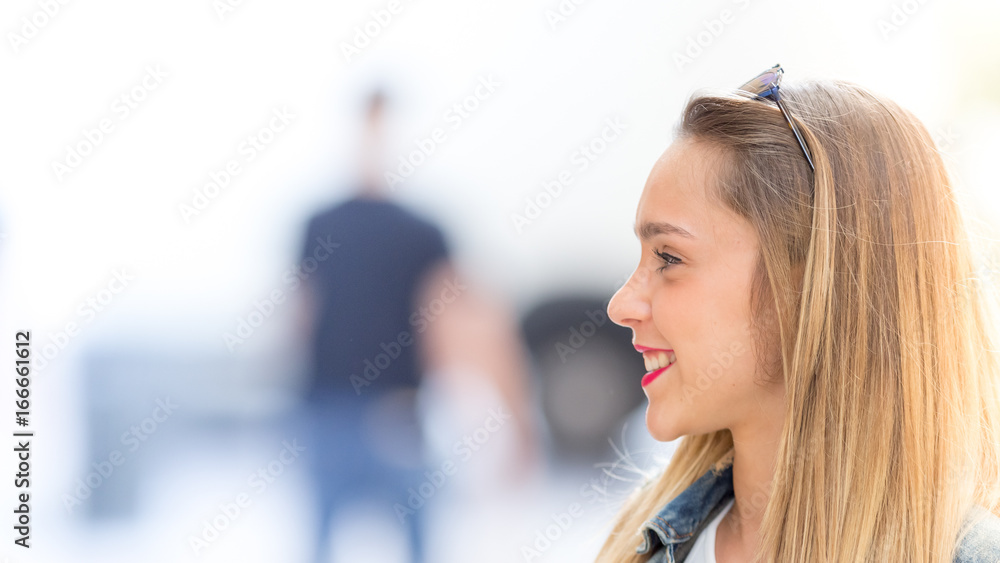 Φωτογραφία Beautiful teenager girl looking up, close up photo with defocused copy space bac