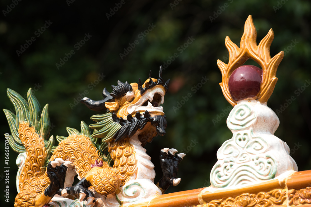 Tin Hau Temple: Chinese Dragon on roof of temple