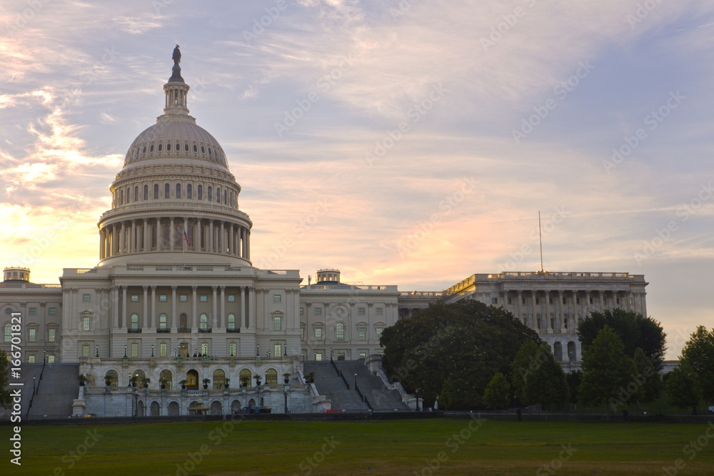 Fototapeta premium Sunrise at Capitol 2