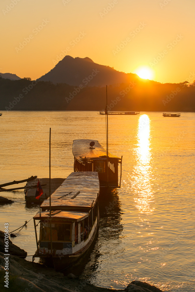 Fototapeta premium Boats on the Mekong river, Luang Prabang, Laos