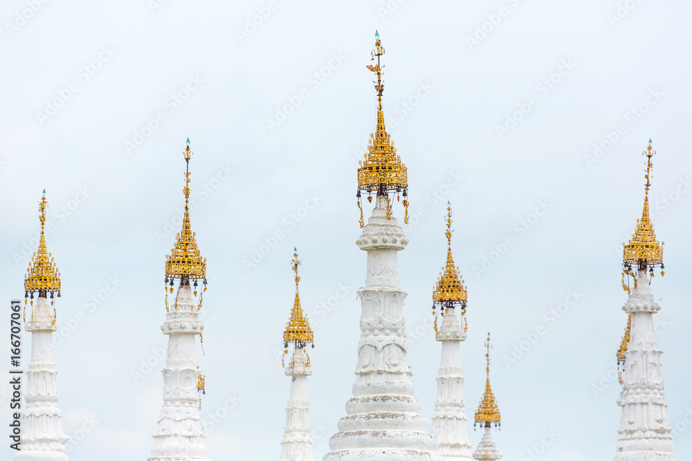 Naklejka premium White stupas of Kuthodaw Pagoda with Tripitaka Stones Inscriptions inside in Mandalay, Myanmar