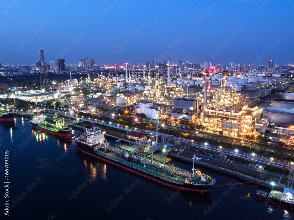 Obraz premium Aerial view Oil refinery .The factory is located in the middle of nature and no emissions. The area around the air pure.