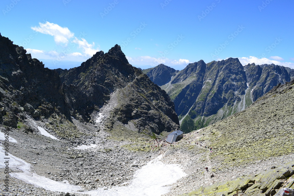 Obraz premium góry Tatry Słowackie - widok na chatę pod Rysami
