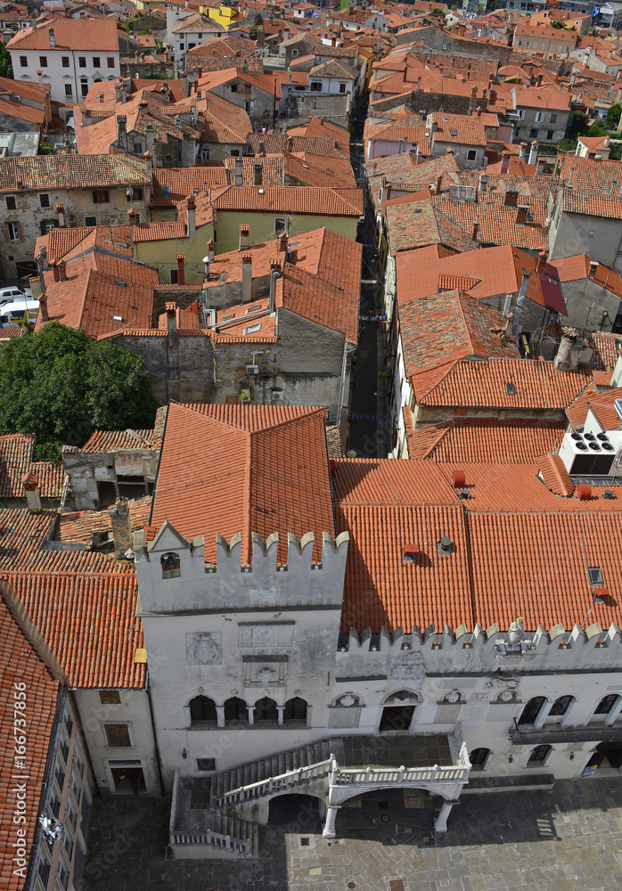 Foto de An aerial view of Titov Trg square in the historic Slovenian ...