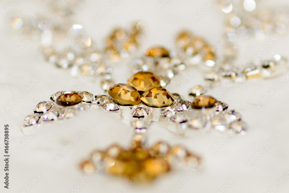 Wedding accessories and costume jewelry Wedding accessories and costume jewelry