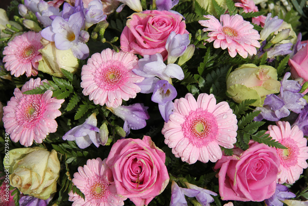 Bridal flowers in pink and lilaq Bridal flowers in pink and lilaq