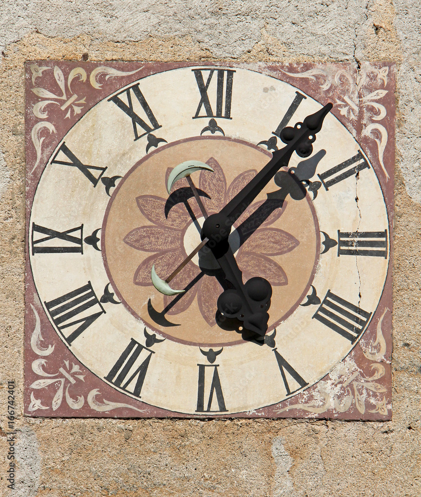 orologio della chiesa di San Maurizio in Söll presso Termeno orologio della chiesa di San Maurizio in Söll presso Termeno