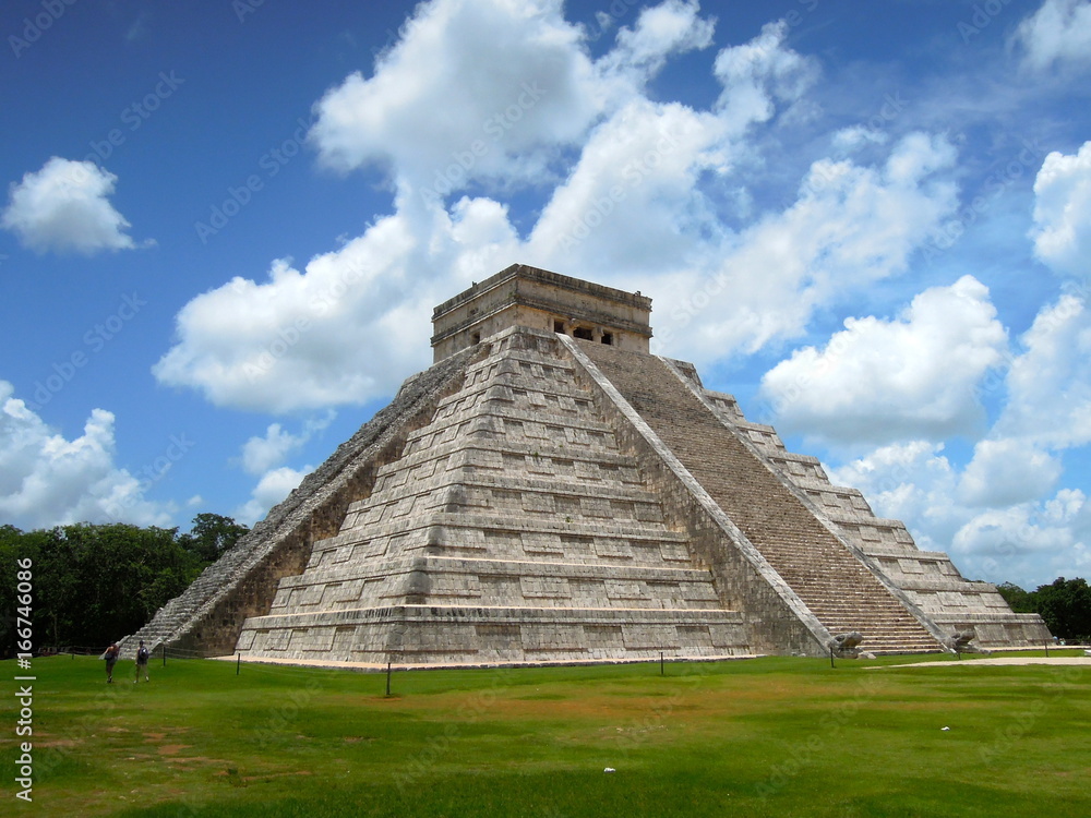 Mayan temple of Chichen Itza Mayan temple of Chichen Itza
