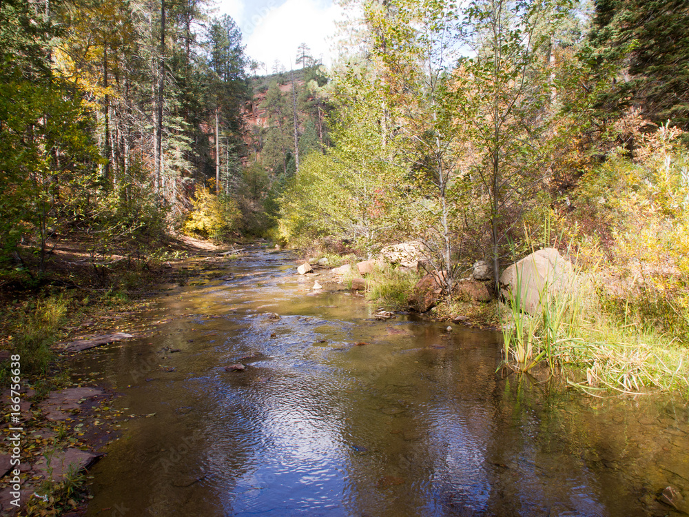 Hiking Oak Creek, Sedona, Arizona Hiking Oak Creek, Sedona, Arizona