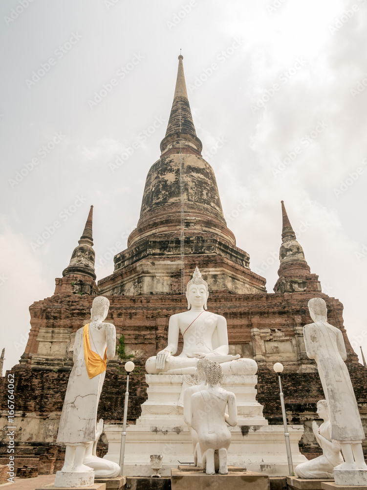 Fototapeta premium Wat Yai Chaya Mongkol