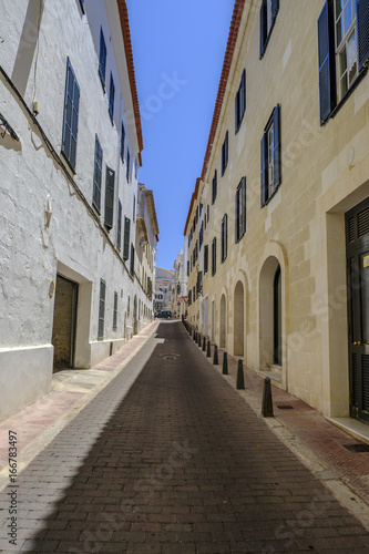 Narrow Porto Mahon street © rosn123