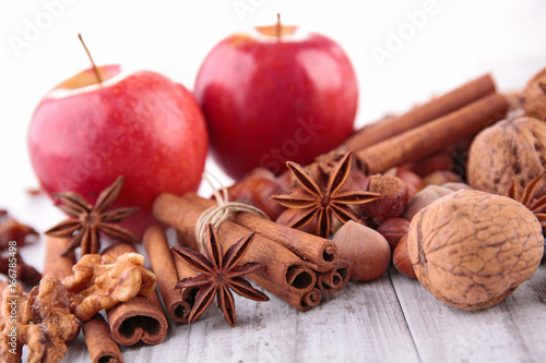 anise,cinnamon and red apple