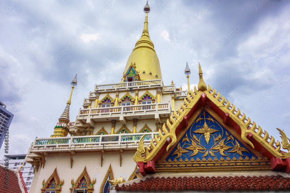 Fototapeta premium タイ バンコク, 第3級王室寺院 , Wat Soi Thong : チャオプラヤー川・ワット・ソイ・トン
