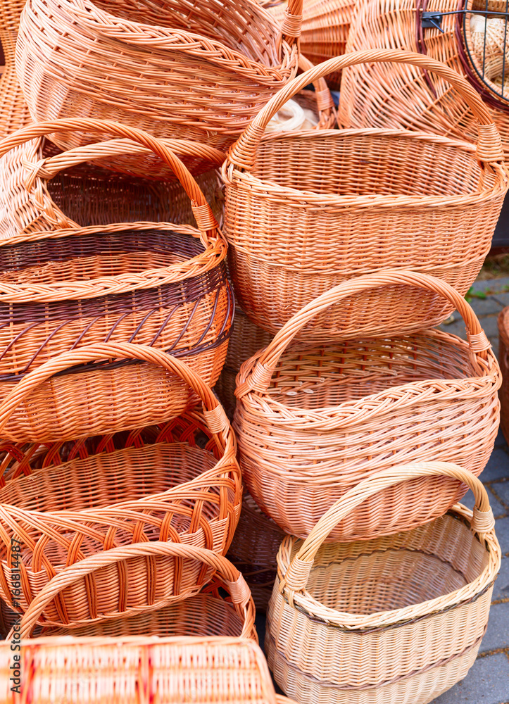 The various pads (wickers) on open air trade. The various pads (wickers) on open air trade.