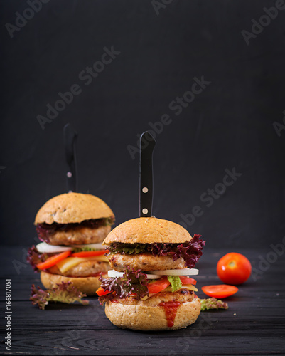 Big hamburger - Sandwich with chicken burger, cheese, onions, tomatoes and lettuce