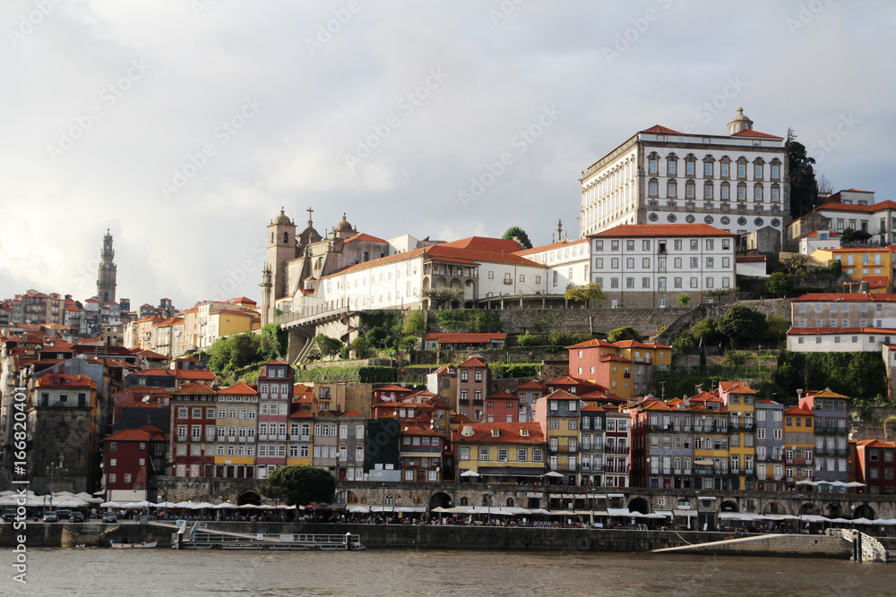 View to old town of Porto and Palacio da Bolsa 