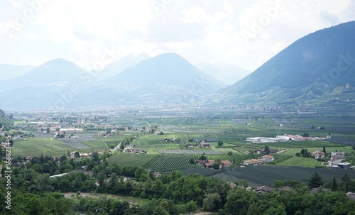 Berg- und Gartenlandschaft in Südtirol / Meran