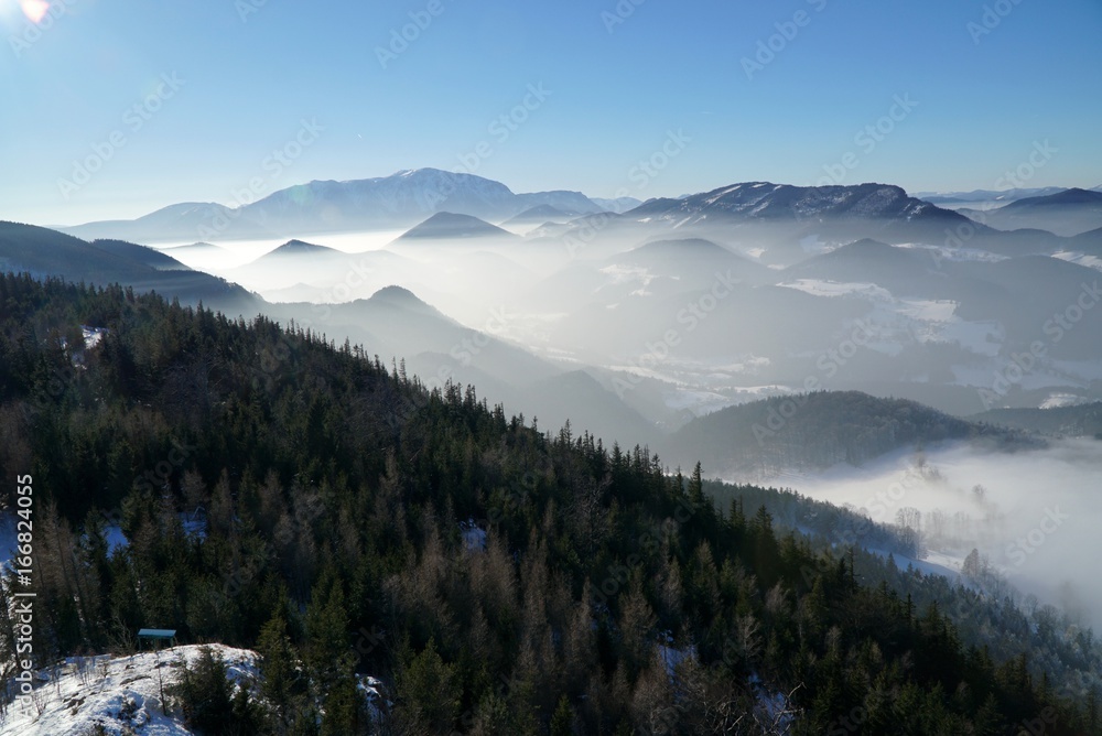 Idyllische Winterlandschaft in den Bergen