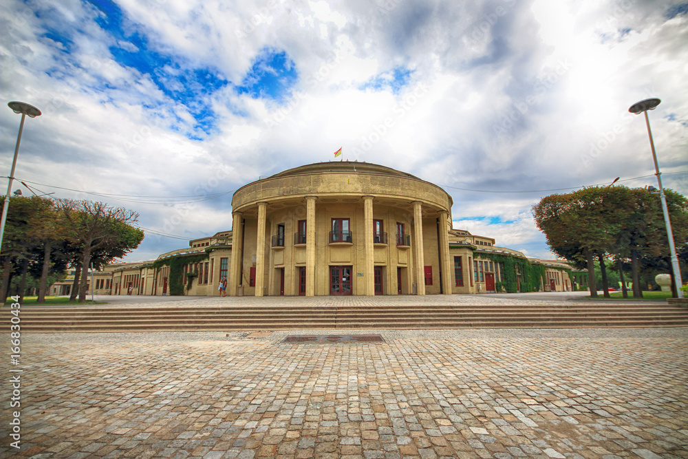 Fototapeta premium WROCLAW, POLAND - AUGUST 04, 2017: Centennial Hall in Wroclaw. The Hall’s inscription on UNESCO World Heritage List in 2006 emphasized the rank of this facility. Designed by Max Berg.