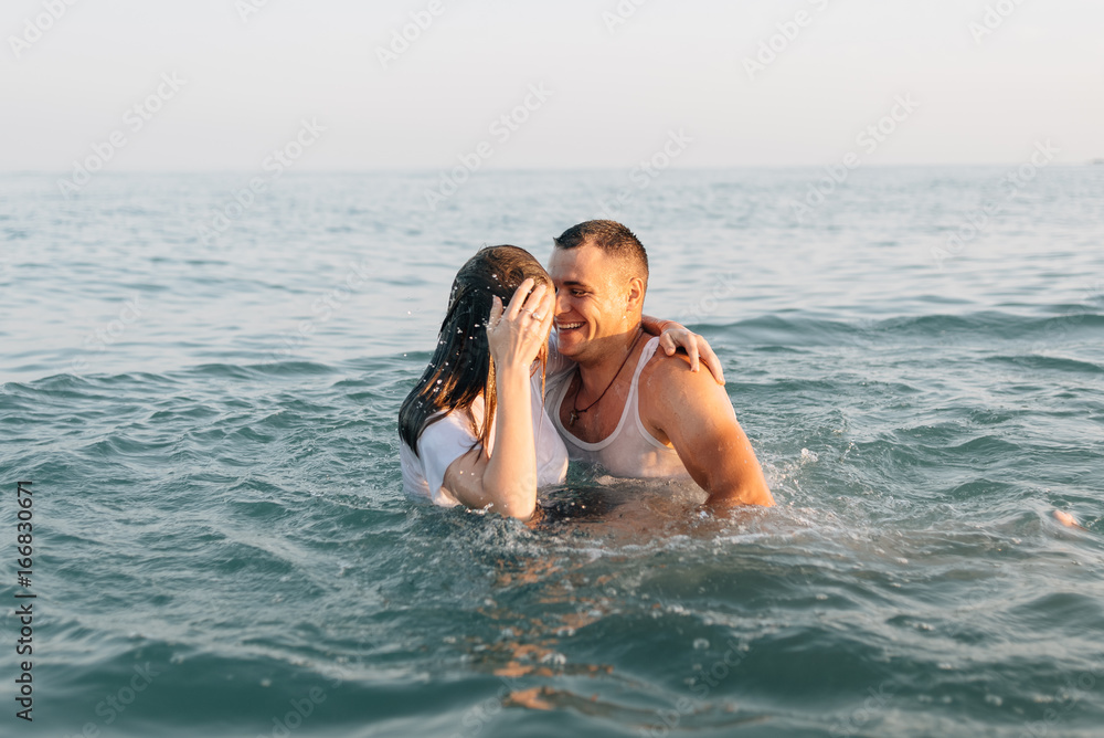 Fototapeta premium The loving couple is in the sea