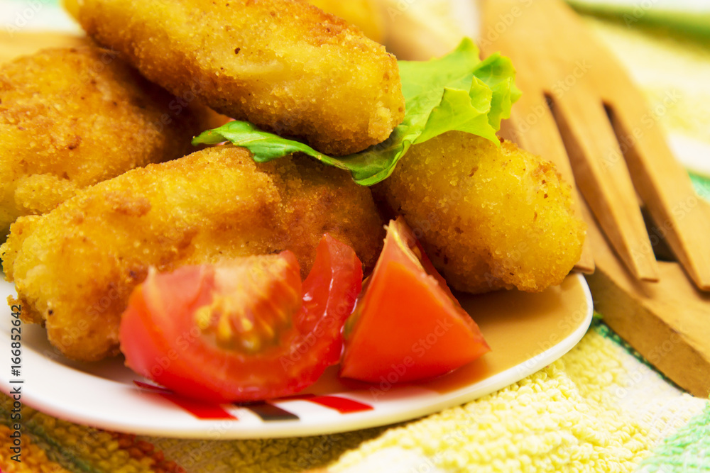 Plate of croquettes with lettuce and tomato Plate of croquettes with lettuce and tomato