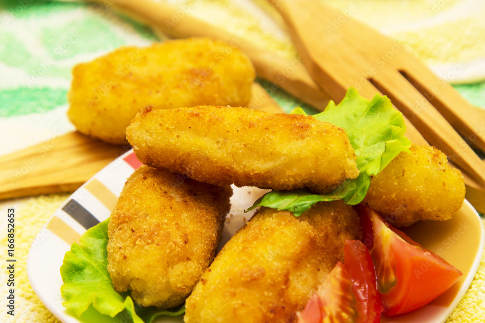 Plate of croquettes with lettuce and tomato Plate of croquettes with lettuce and tomato