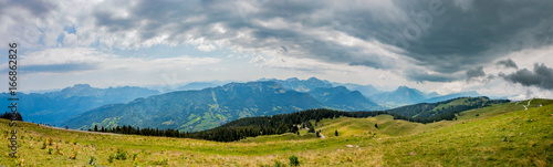 Panorama du Parc naturel régional du massif des Bauges © Gerald Villena