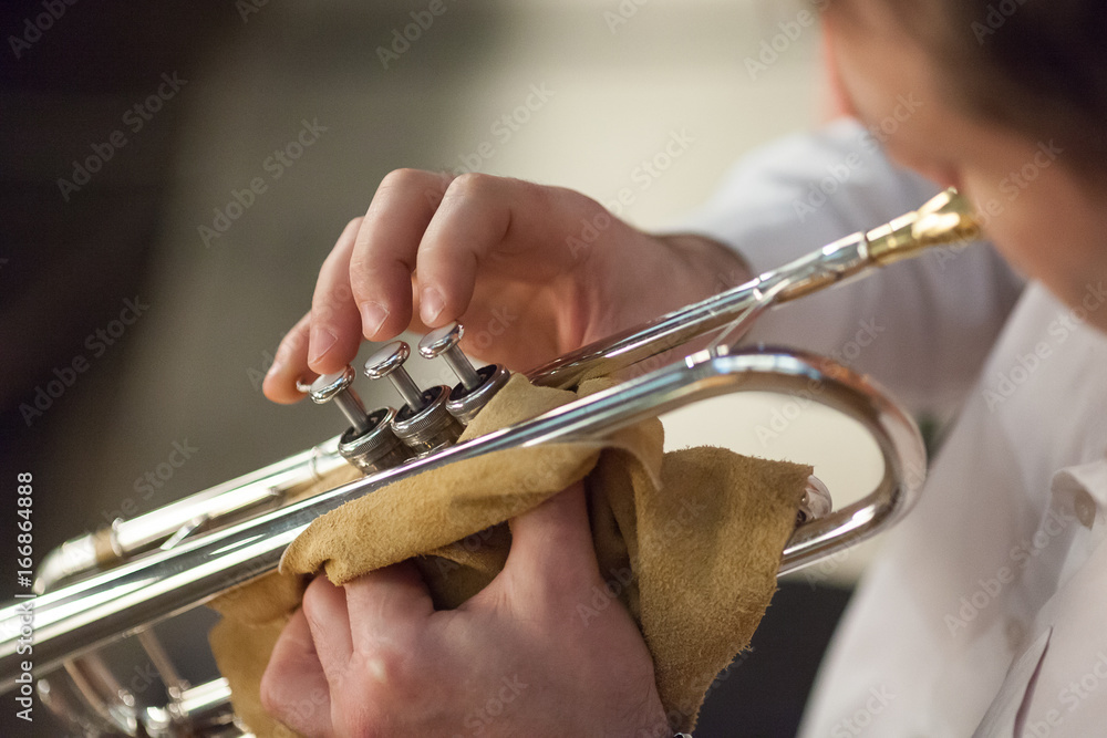 Obraz premium perfomance, talent, passion concept. close up of great brass instrument, shiny trumpet, in aristocratic hands of professional jazzman wearing in formal white shirt