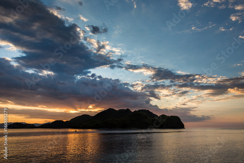 Sonnenuntergang im Komodo-Archipel - Kleine Sundainseln - Indonesien