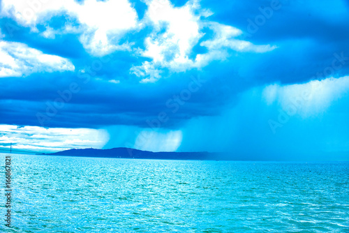 明石海峡・近ずく雨雲