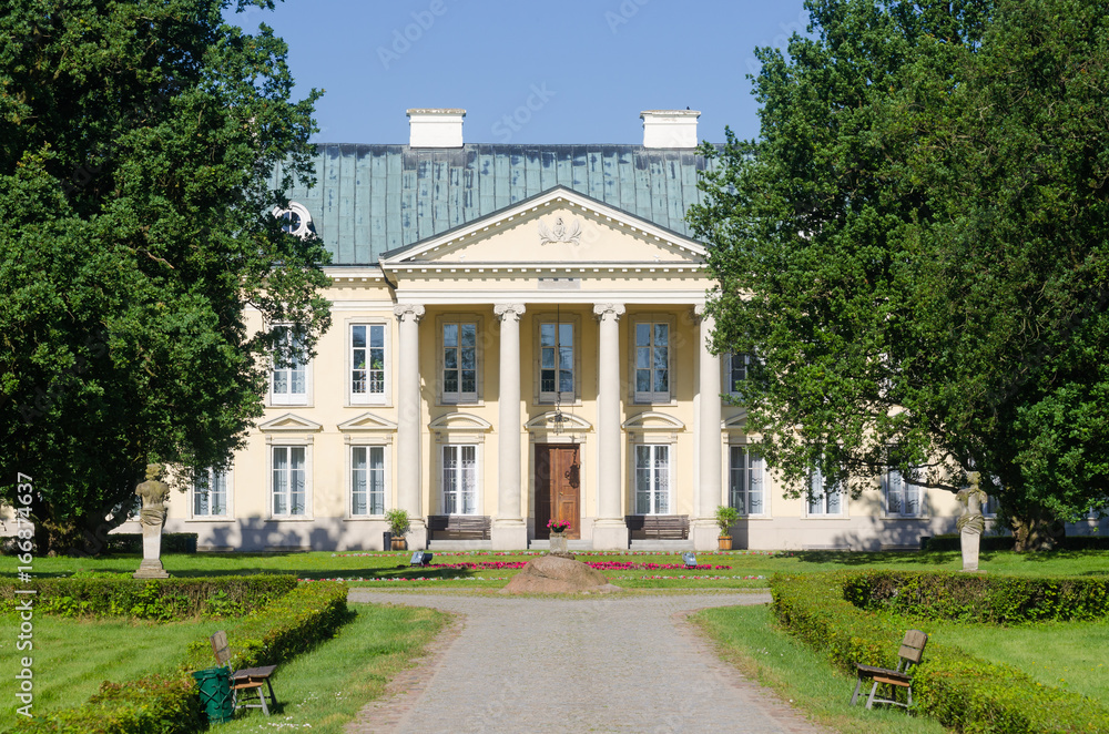 Obraz premium Pałac w Walewicach