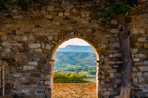 Slika na platnu Medieval door and sainte baume, castellet