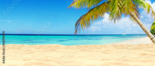 Sch  ner Strand - Urlaub Konzept