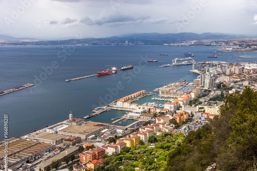 Blick vom Upper Rock auf die Stadt von Gibraltar und das spanische Festland