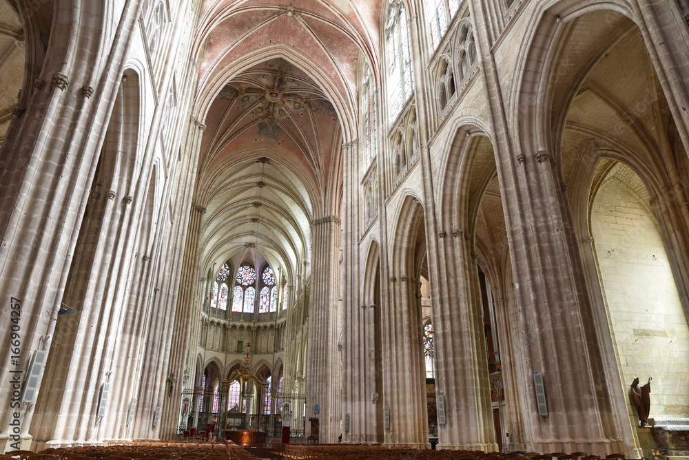 Nef de la cathédrale d'Auxerre en Bourgogne, France