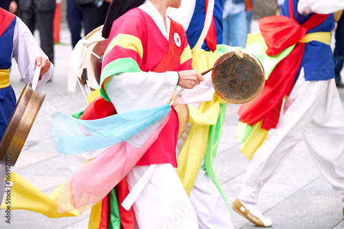 Trommler and dancer south korea