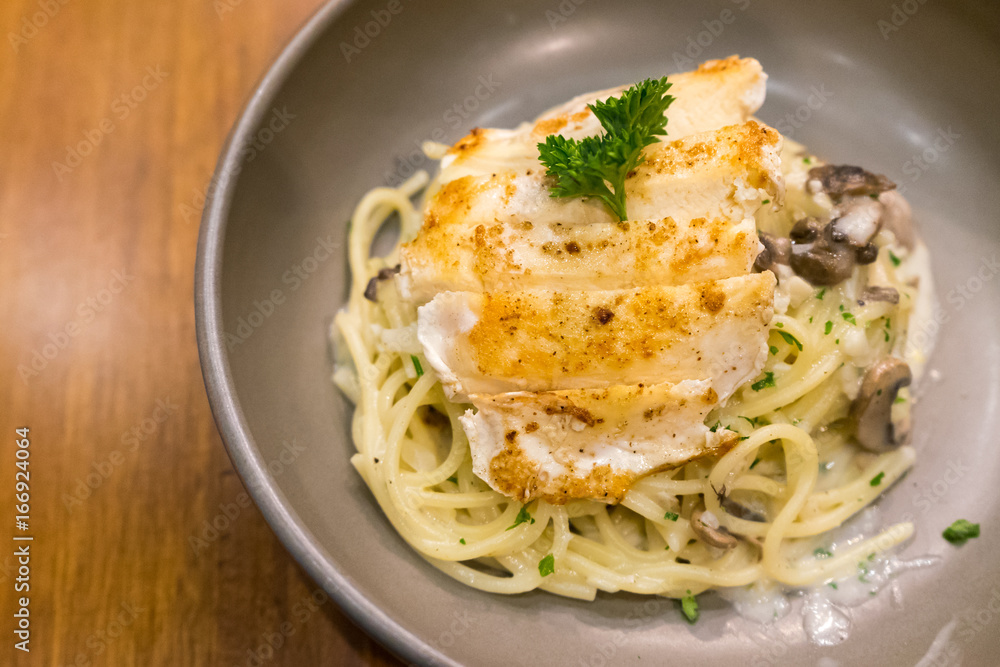 Spaghetti noodles with roasted chicken and mushrooms on a plate Spaghetti noodles with roasted chicken and mushrooms on a plate