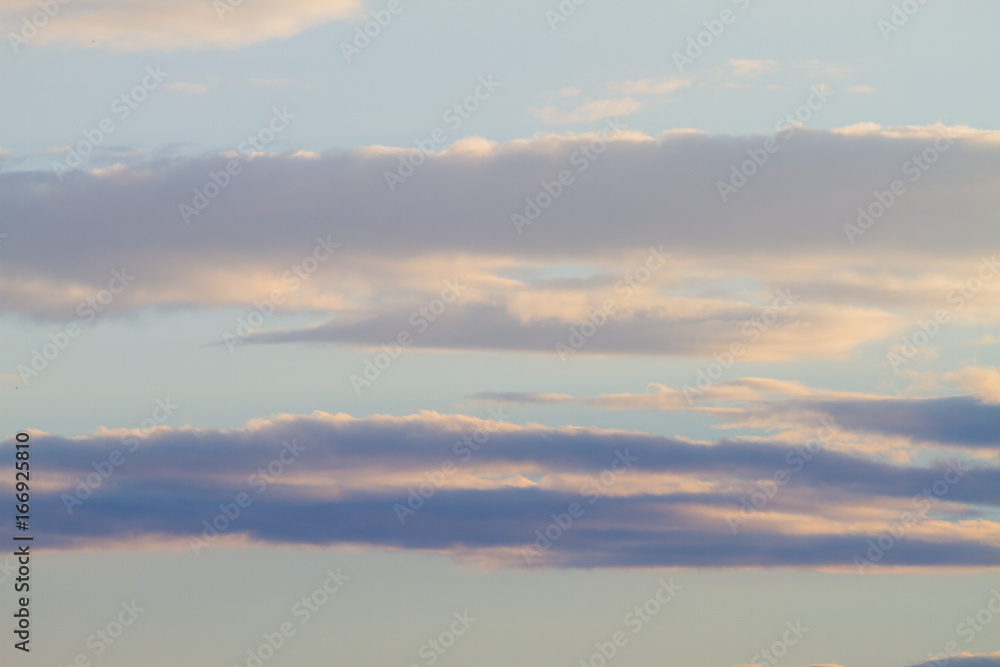 Blauer Himmel mit Wolken