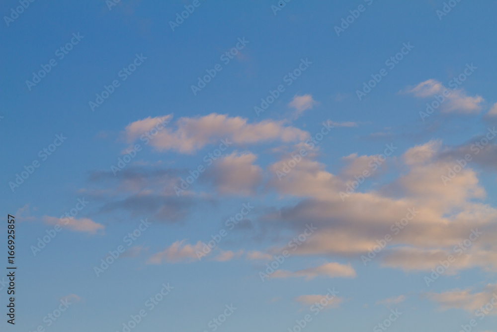 Blauer Himmel mit Wolken Blauer Himmel mit Wolken