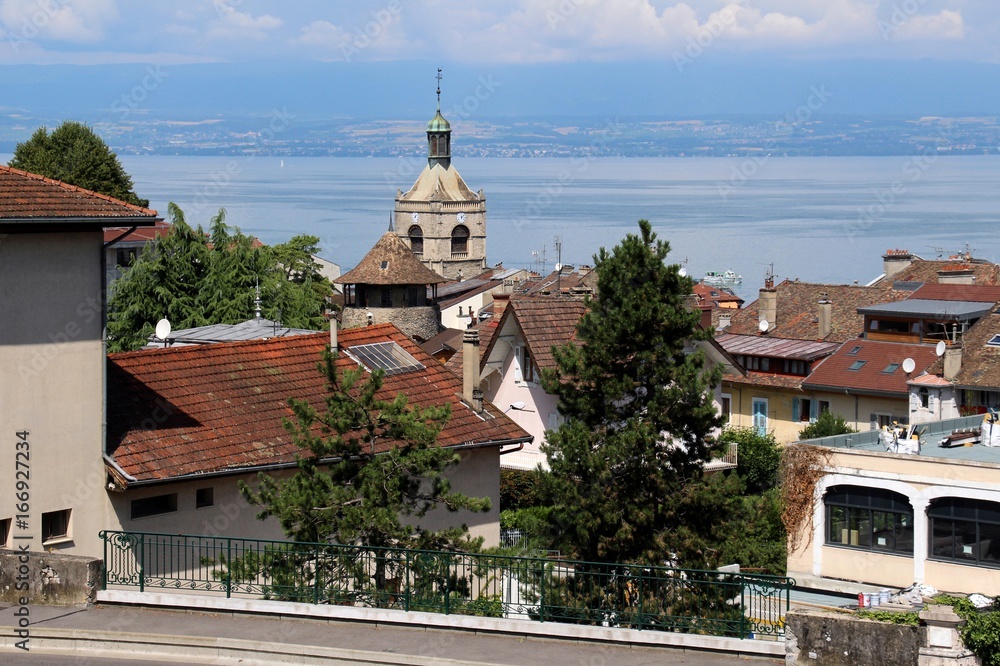 Obraz premium Evian-les-Bains au bord du lac Léman en Haute-Savoie (France)