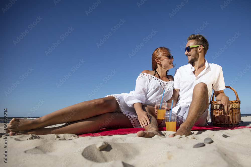 Fototapeta premium summer time and two lovers 