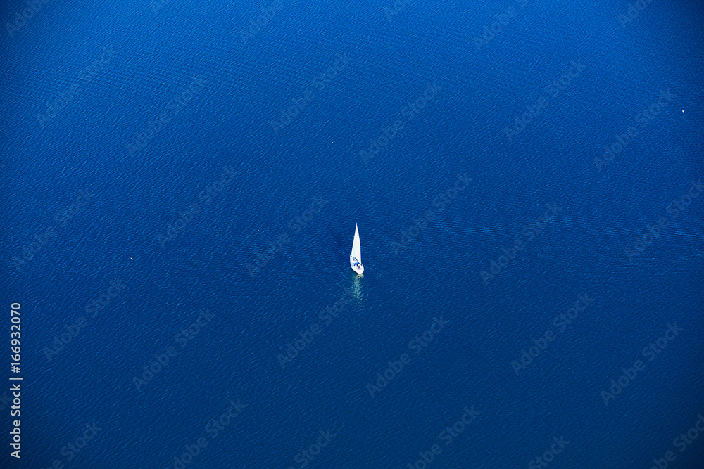 Obraz premium lonely sailor on deep blue water