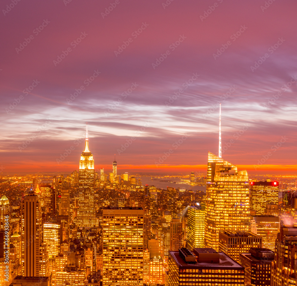 Fototapeta premium View of New York Manhattan during sunset hours