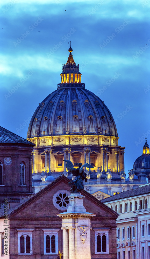Obraz premium Vatican Dome Buildings Night Rome Italy